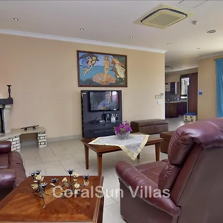 Вилла Elite Amazing With Heated Pool By Coral Sun