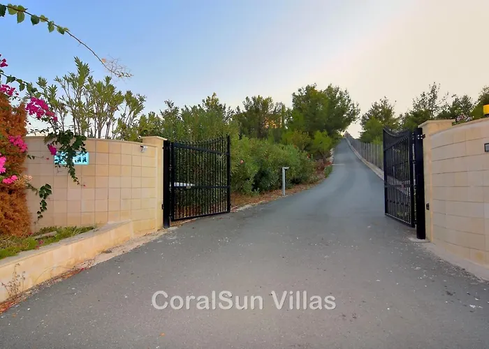 Elite Amazing With Heated Pool By Coral Sun Polis