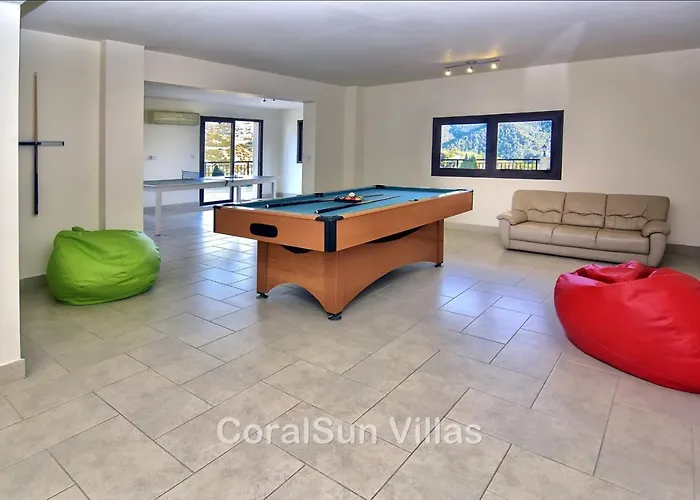 Villa Elite Amazing With Heated Pool By Coral Sun Polis